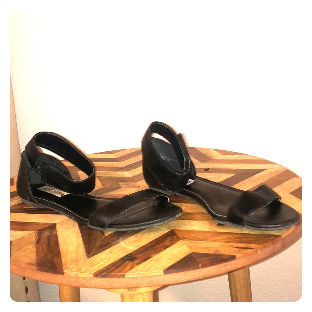 Steve Madden black sandals